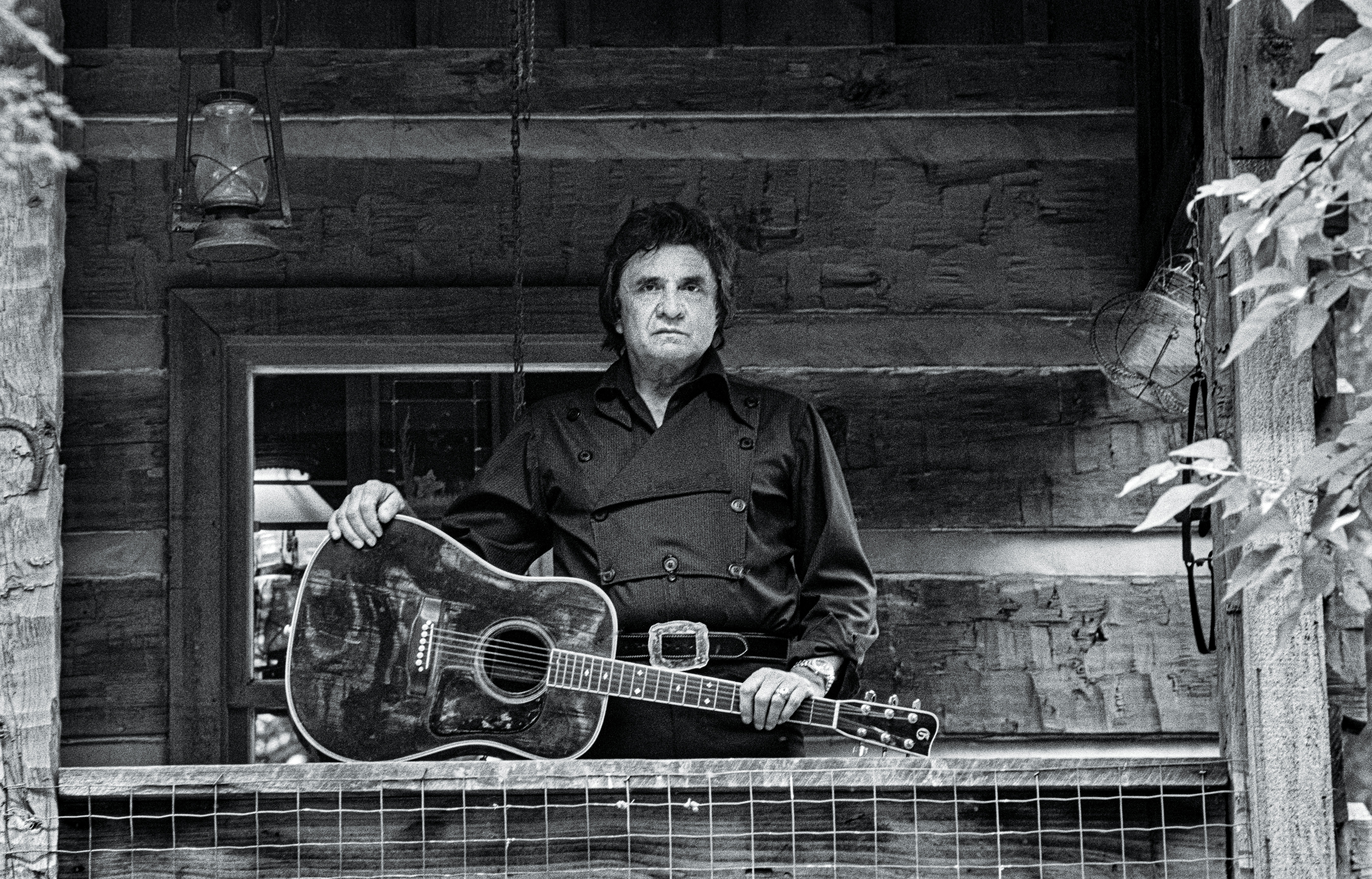 Johnny Cash-Cash Cabin-Porch with Guitar-May 1987 (Credit_Alan Messer).jpg (8.40 MB)